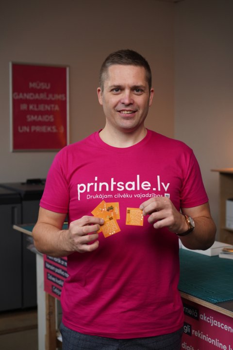 Etiketes-drukasana-cena