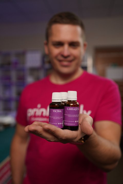 Pudelisu-etikesu-druka