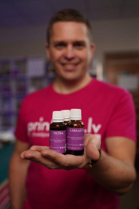 Pudelisu-etikesu-drukasana